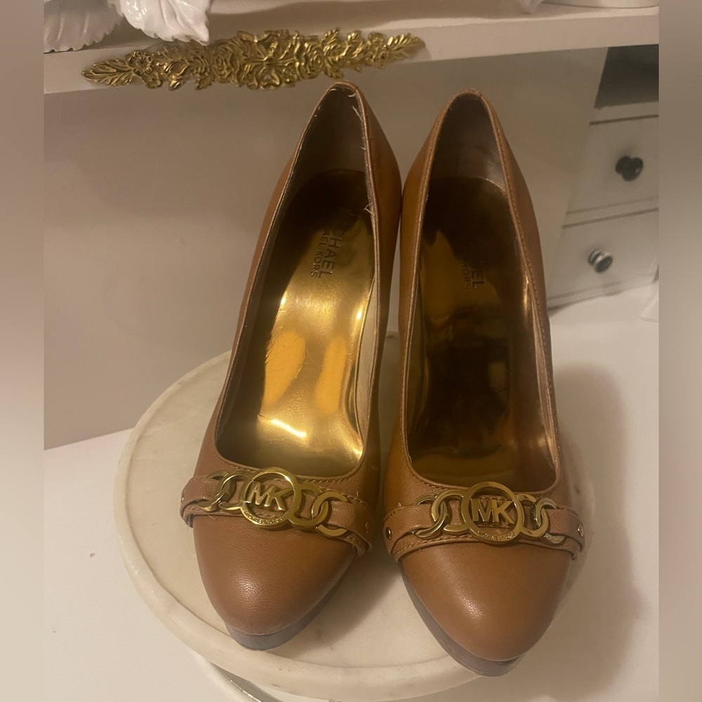 Michael Kors high, tan color in Good use conditions